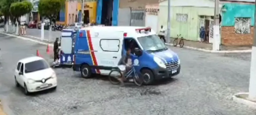 Homem furta celular de ambulância durante socorro e serviço fica sem comunicação