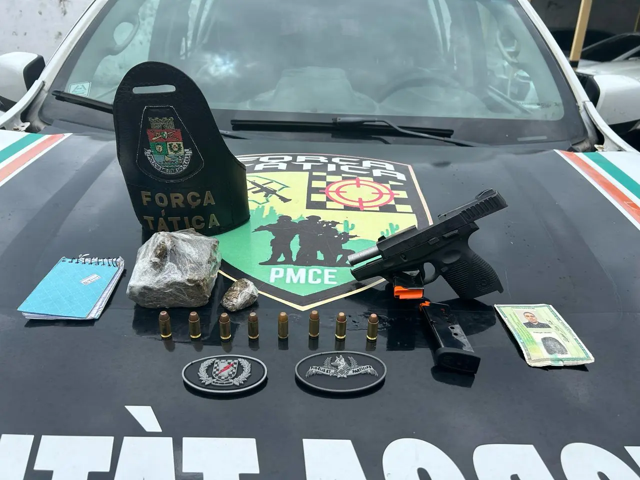 Criminoso disfarçado de entregador de aplicativo é preso com arma e drogas em Fortaleza