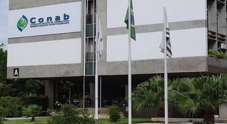 Conab abre concurso com salários de até R$ 8,1 mil