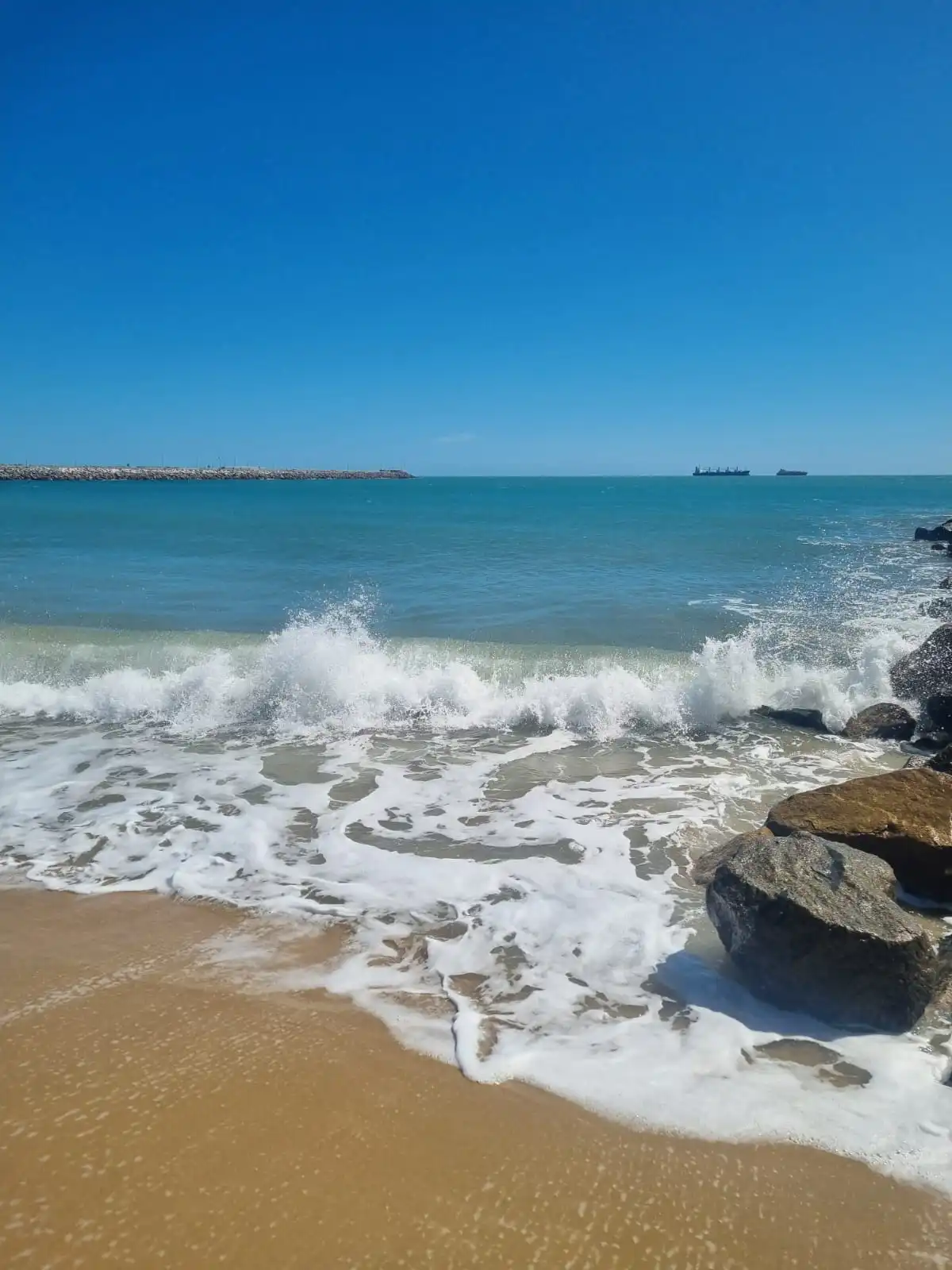 Cabeça é encontrada em praia de Fortaleza e polícia investiga relação com corpo achado no Icaraí
