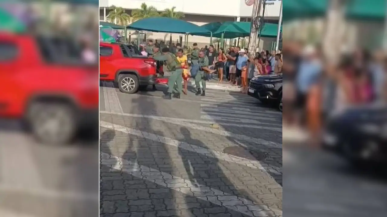 Vendedor de batatinha frita é baleado enquanto trabalhava em calçada de shopping
