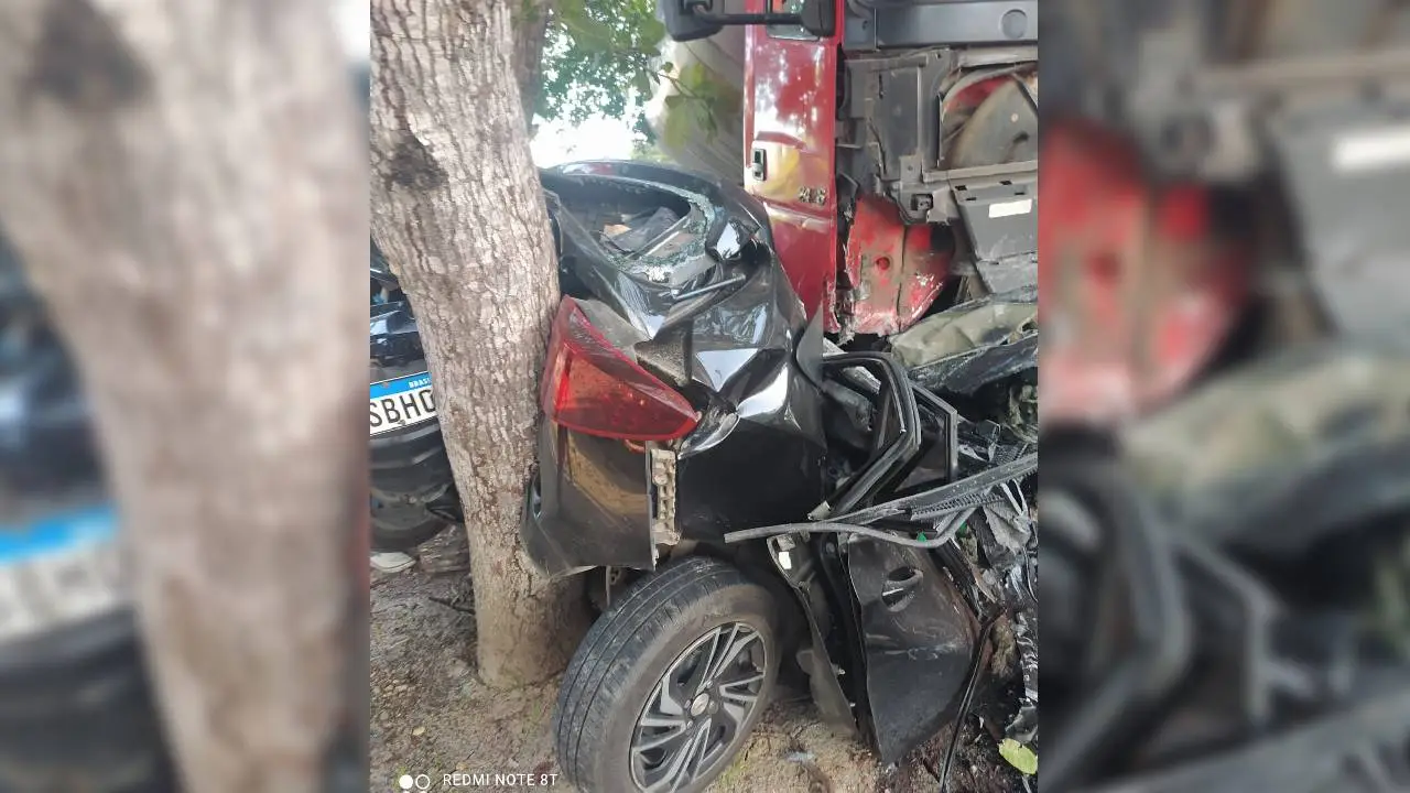 Colisão frontal entre carro e caminhão deixa pelo menos três mortos na BR-116, em Cascavel (CE)