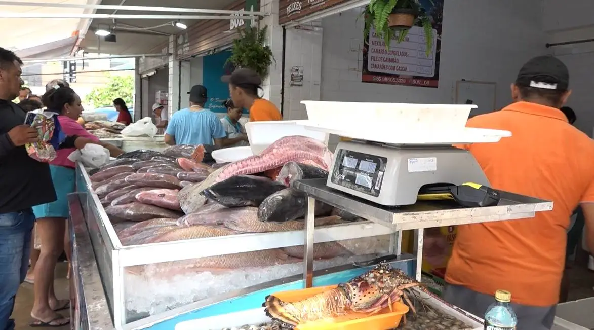 Compras de última hora levam consumidores em busca de produtos típicos da Semana Santa