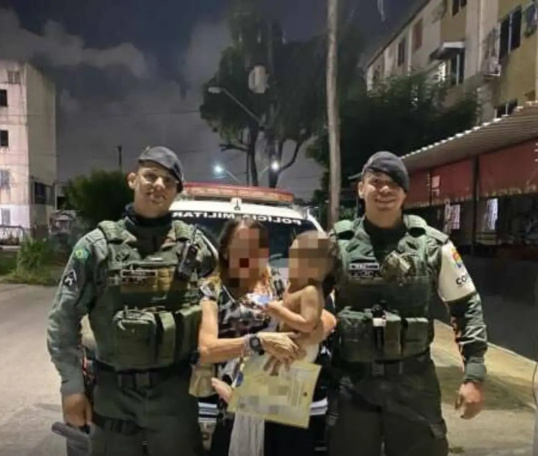 Policiais militares salvam bebê engasgado em bairro de Fortaleza