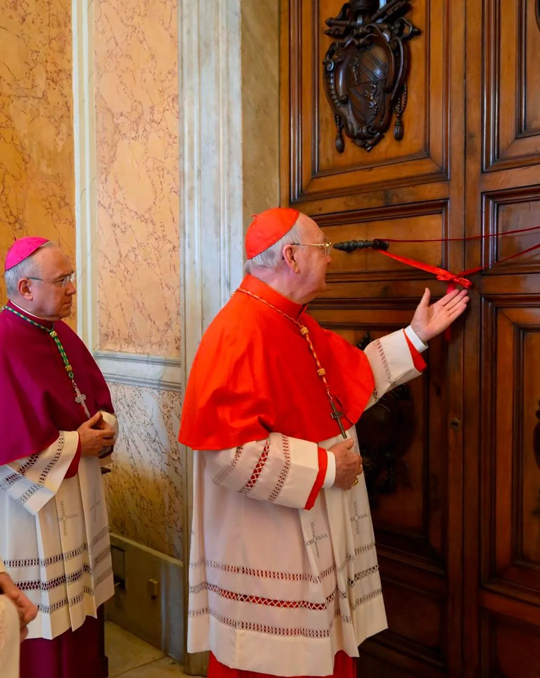 Vaticano sela aposentos do Papa Francisco em cumprimento ao ritual da Sé Vacante