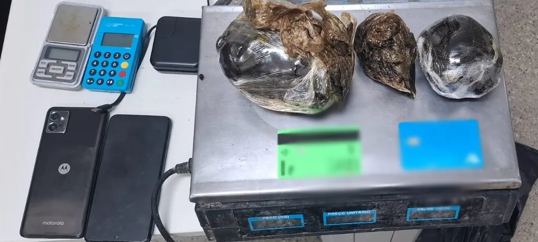 Integrante de facção criminosa do RJ é presa com mais de 1 kg de haxixe em Fortaleza