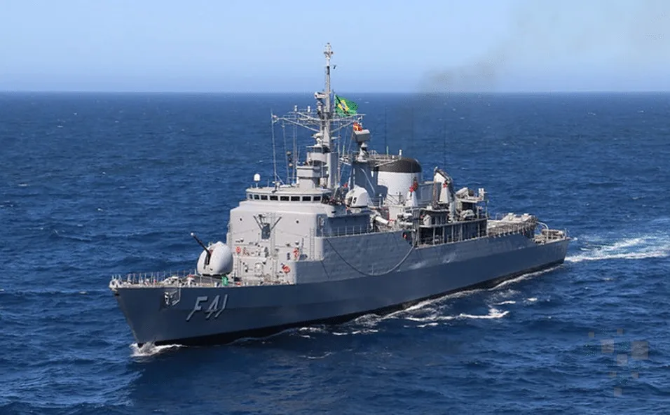 Marinha abre fragata "Defensora" para visitação pública gratuita no Porto de Fortaleza