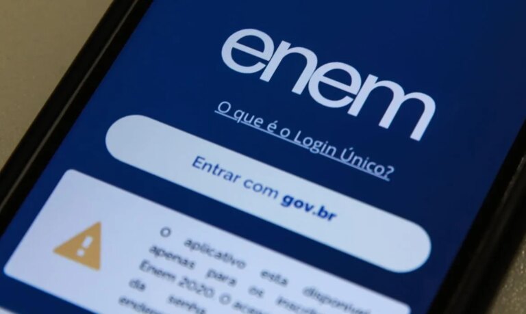 Ministro da Educação Camilo Santana divulga datas de inscrição e provas do Enem 2025