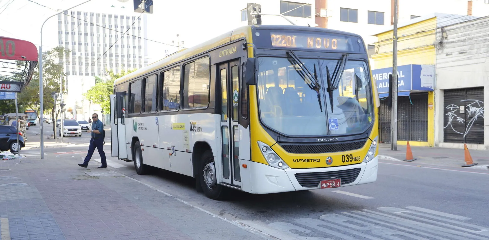 Arce determina que todos os ônibus da Região Metropolitana de Fortaleza têm que rodar com ar-condicionado