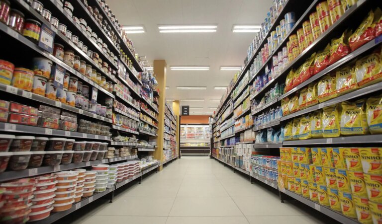 Puxada por alimentos e remédios, Fortaleza registra a 2ª maior inflação do Brasil