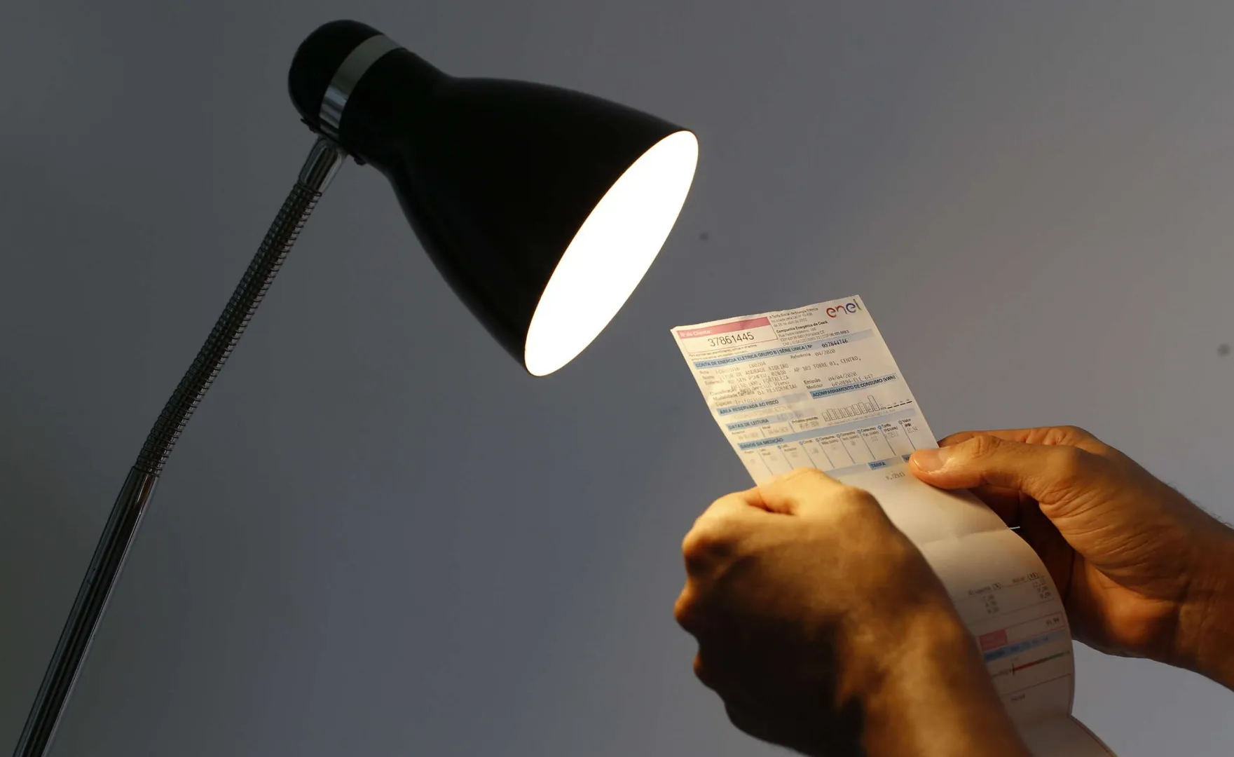 Enel recebeu mais de R$ 100 milhões em multas em 2024, no Ceará, por falhas ou cobranças indevidas