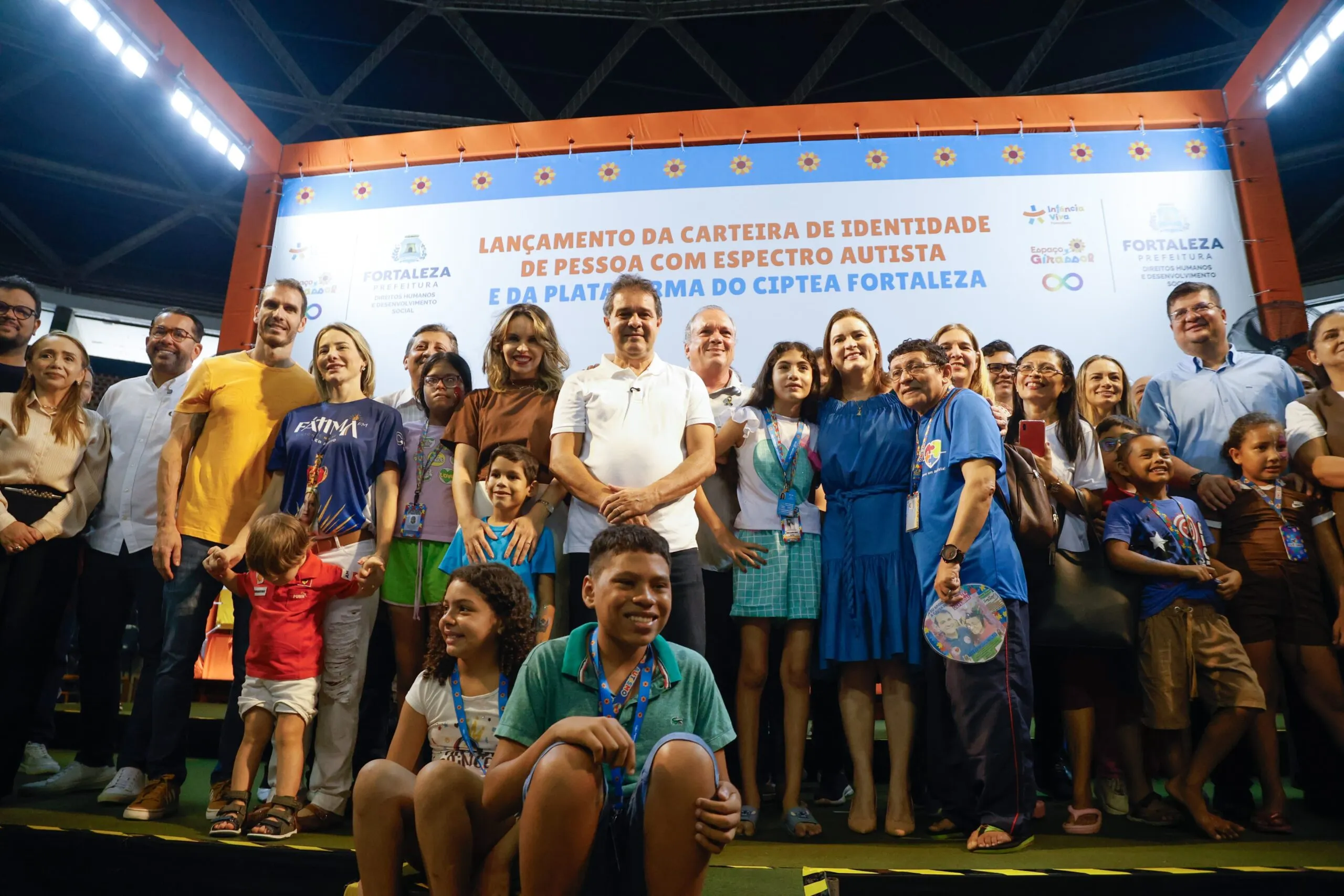 Prefeito Evandro entrega 785 carteiras Ciptea e anuncia Espaço Girassol para julho