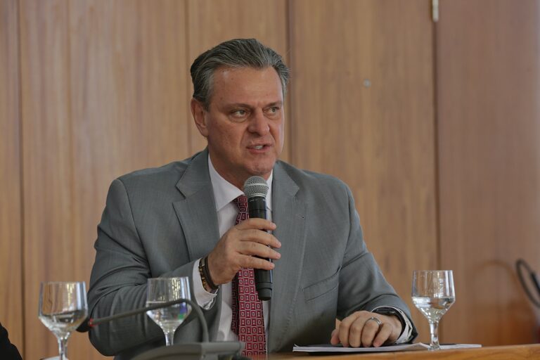 Embargo às exportações pode ser reduzido com conversas diplomáticas, diz Fávaro