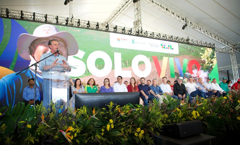 Solo Vivo é “alicerce para produção de alimentos”, diz Fávaro