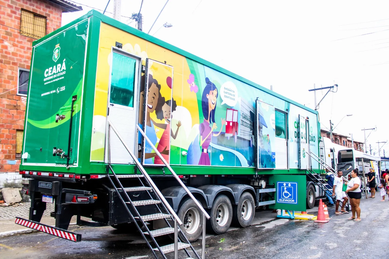 Caminhão do Cidadão leva serviços gratuitos a 12 comunidades do CE na próxima semana