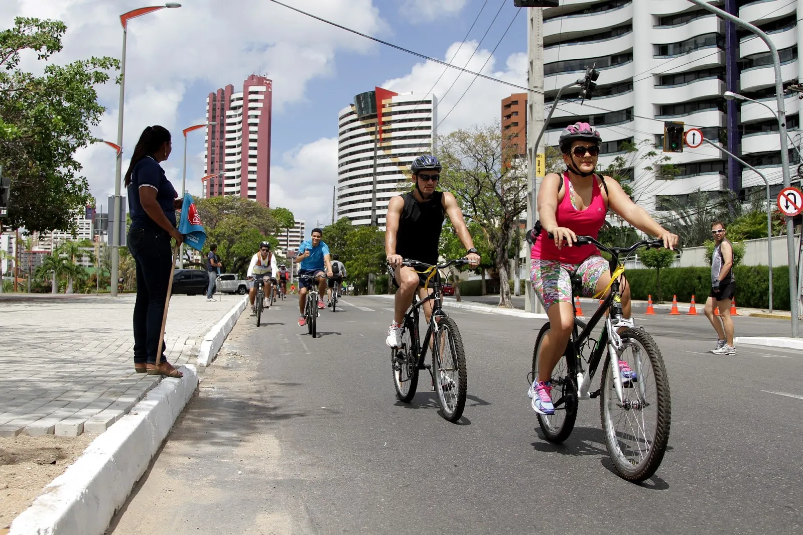 Ciclofaixa de Lazer movimenta o domingo em Fortaleza com rotas e atividades infantis
