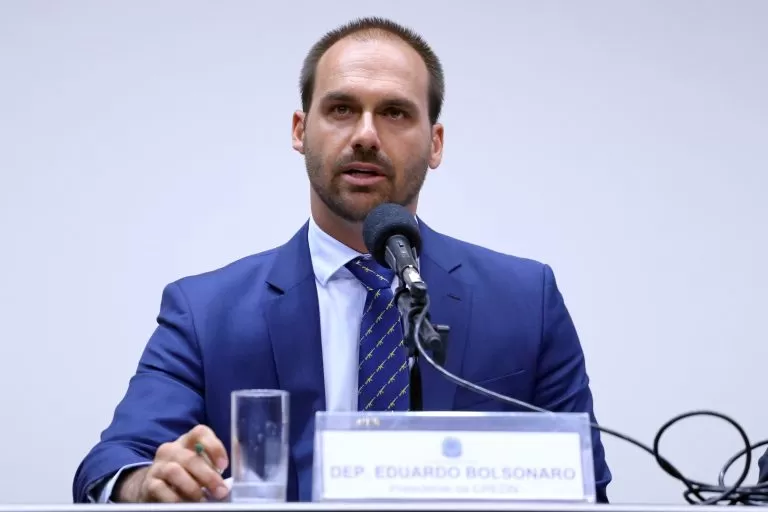 Por quais crimes Eduardo Bolsonaro vai ser investigado pelo STF? Entenda