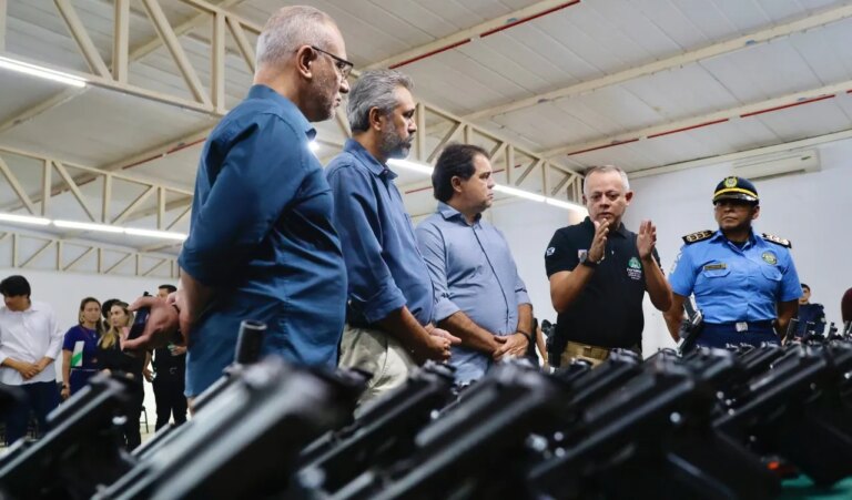 Parceria entre Prefeitura e Governo do Ceará entrega 429 armas à Guarda Municipal de Fortaleza