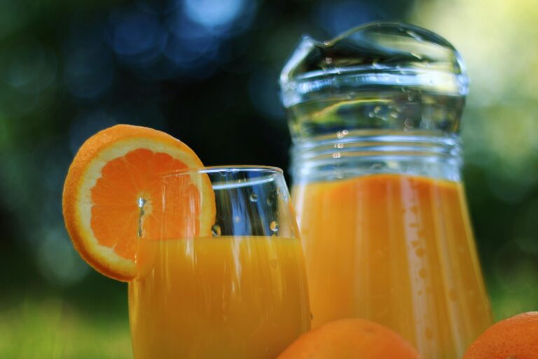 Previsão de safra de laranja no Brasil derruba preço do suco em Nova York