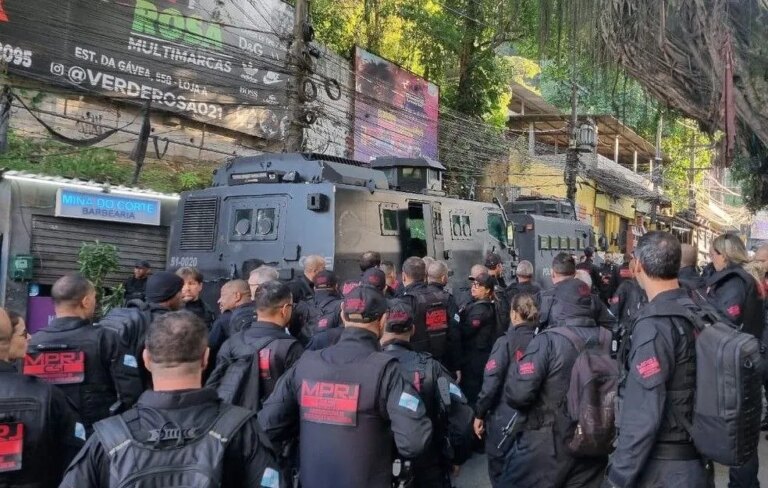 Policial é baleado durante operação na Rocinha para capturar criminosos do Ceará