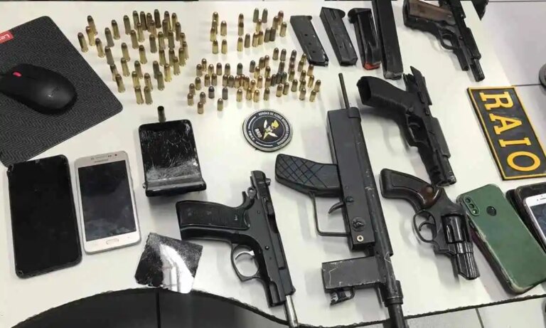 Sete pessoas são presas e arsenal é apreendido após duplo homicídio em Fortaleza