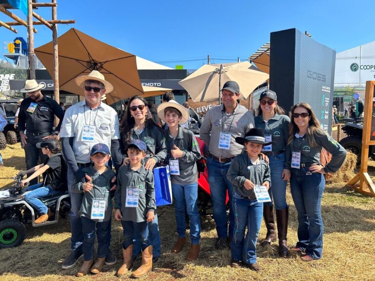Família vai à Agrishow para incentivar filhos a “gostarem da vida no campo”