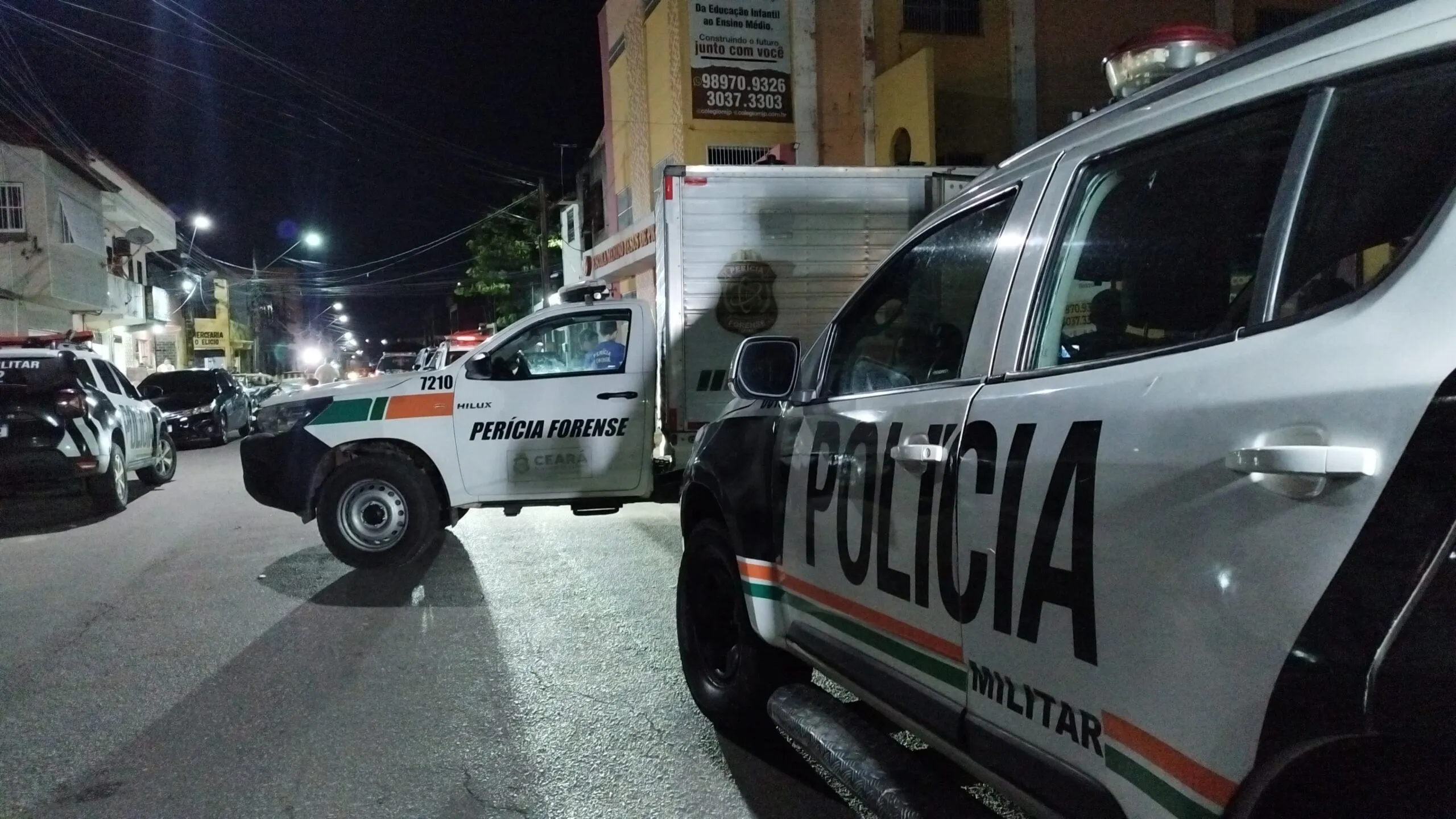 Homem é morto a tiros em frente a escola no bairro Carlito Pamplona, em Fortaleza