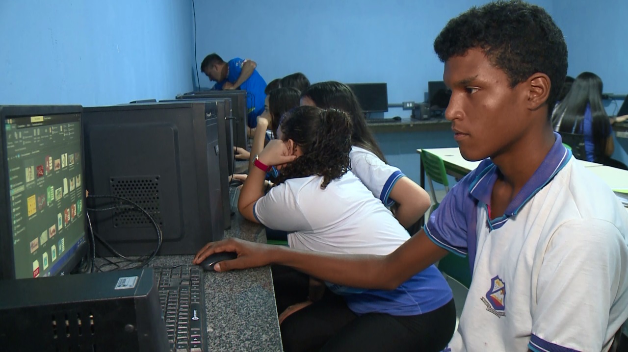 Programa Aprender Conectado leva internet para escolas em regiões de difícil acesso no Ceará