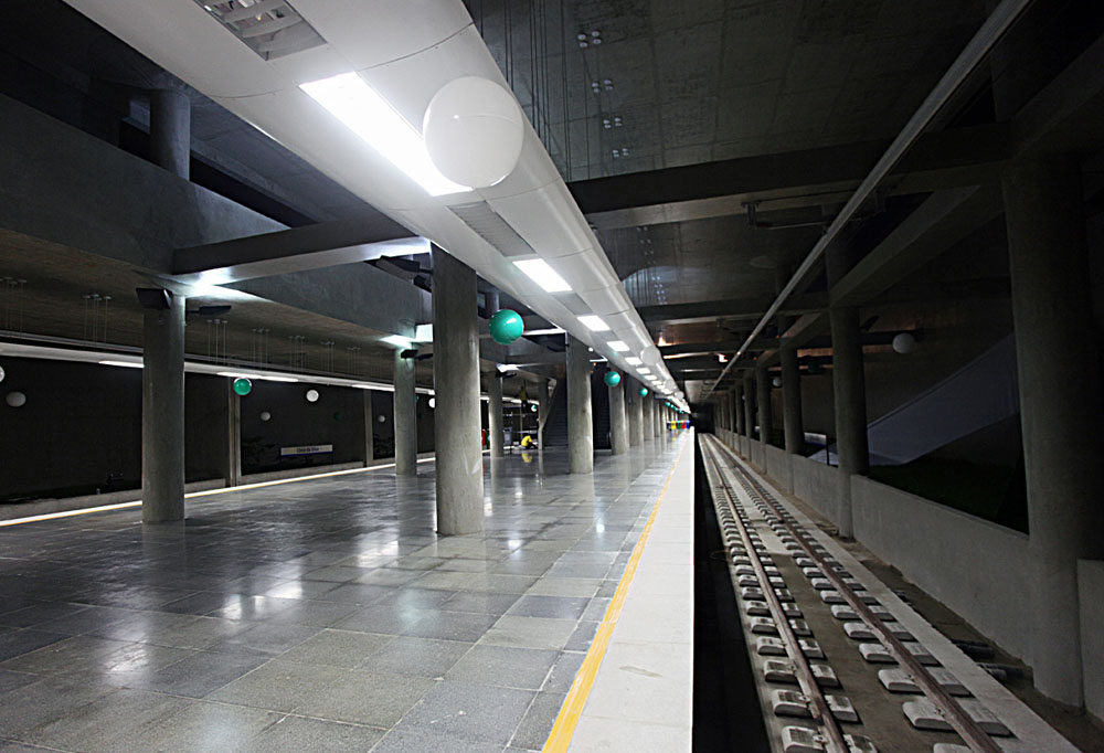 Corpo é encontrado com marcas de agressão nos trilhos do metrô, em Fortaleza