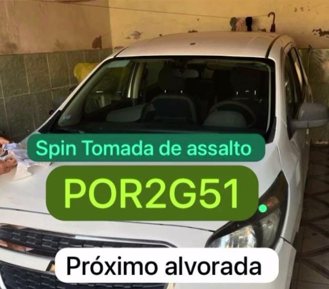 Empresário reage a assalto jogando carro sobre ladrões; criminosos reaparecem e roubam o veículo