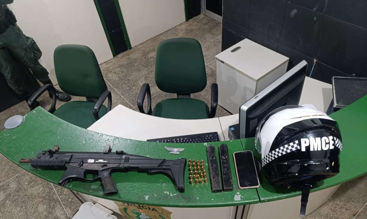 Homem é preso com carabina semiautomática após trocar tiros com a polícia em Fortaleza