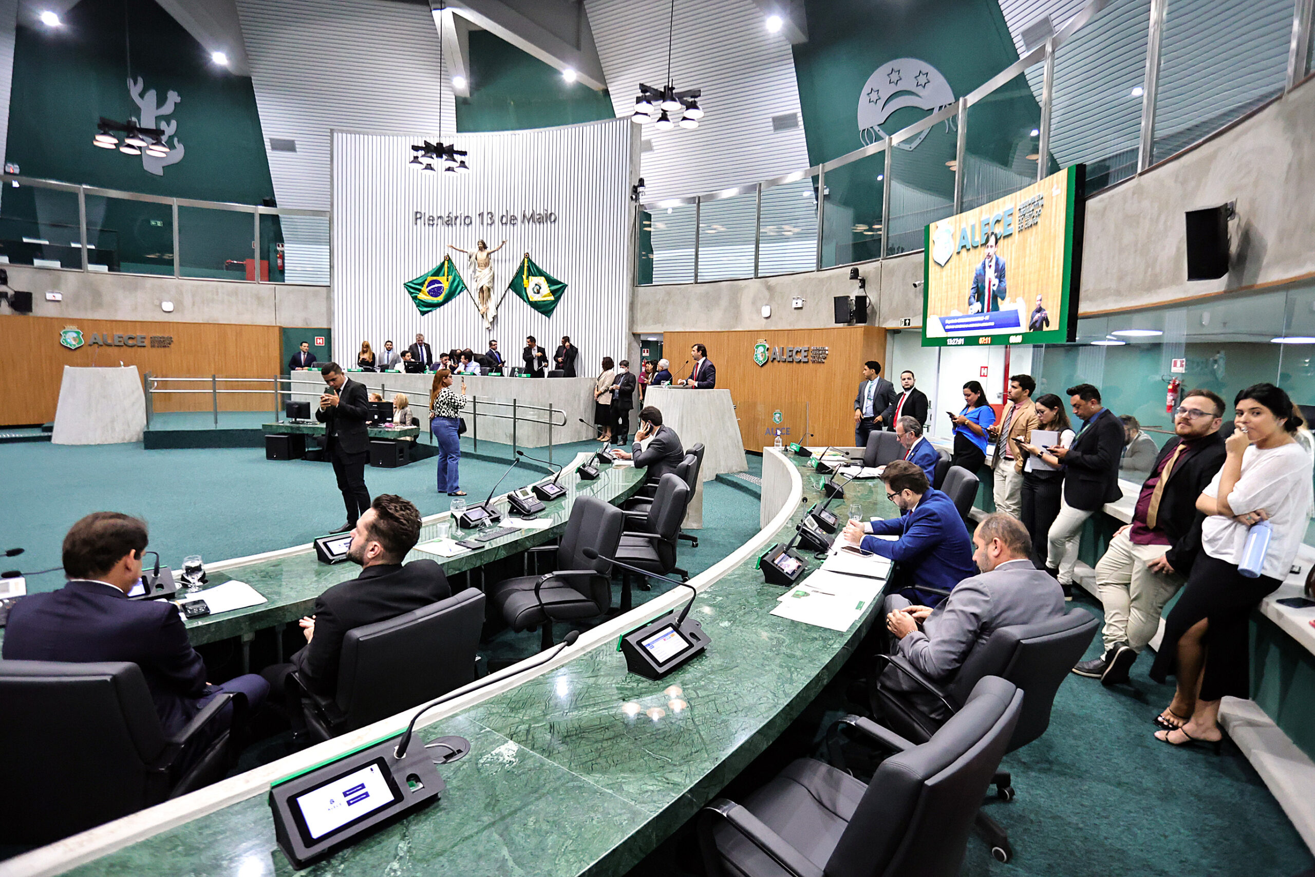 Alece celebra 190 anos com exposição sobre trajetória do Legislativo cearense