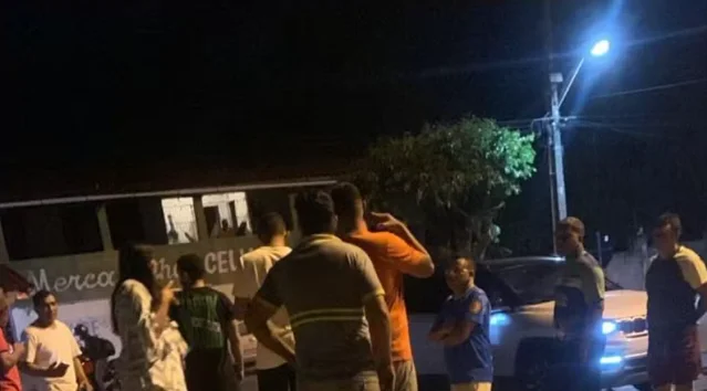 Duas pessoas morrem em acidente entre carro e motocicleta na CE-453, em Aquiraz