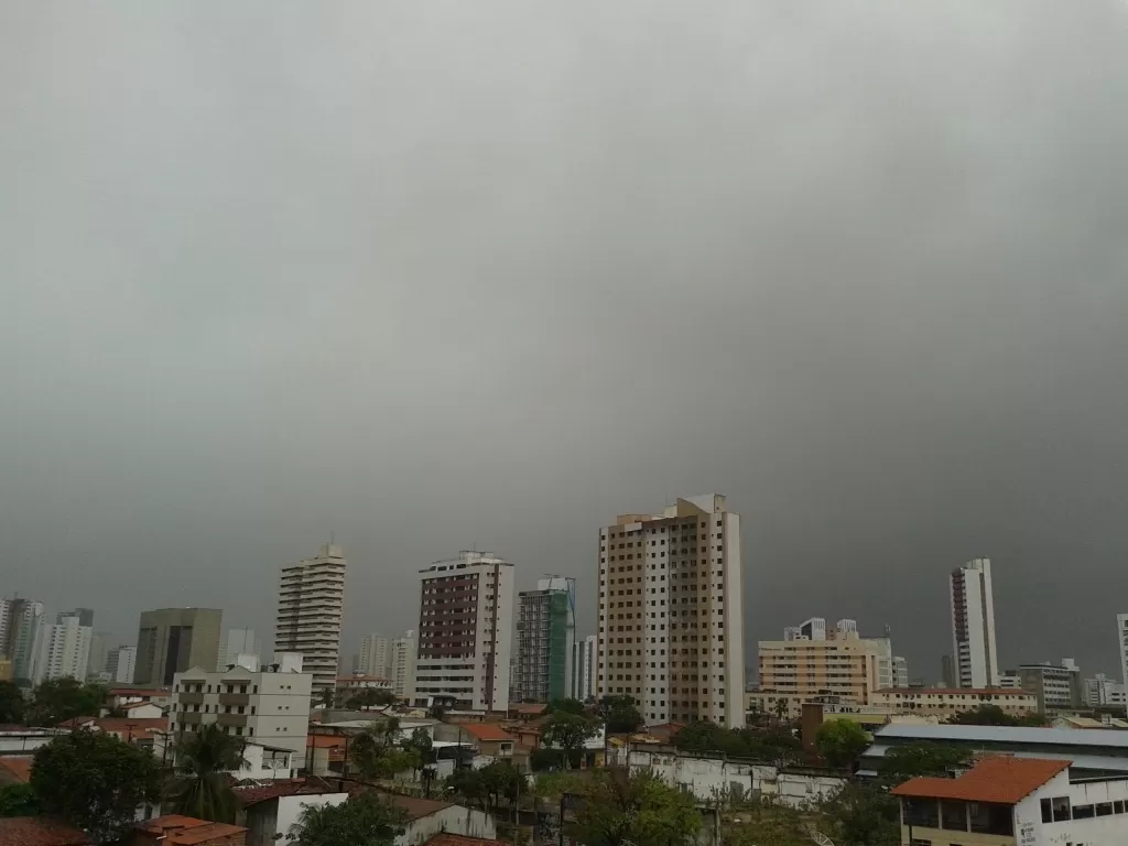 Chuva atinge 72 cidades: Quixeramobim e Fortaleza lideram volumes