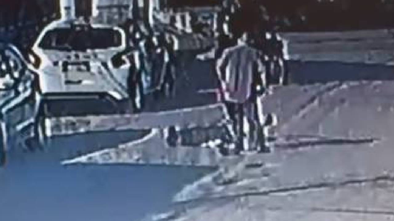 Vizinho ataca outro com facão durante briga no meio da rua em Fortaleza