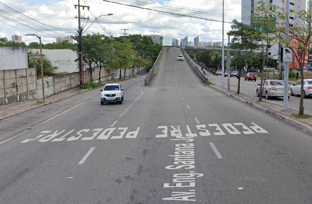 Avenida Engenheiro Santana Júnior ganha faixa extra para melhorar trânsito em Fortaleza
