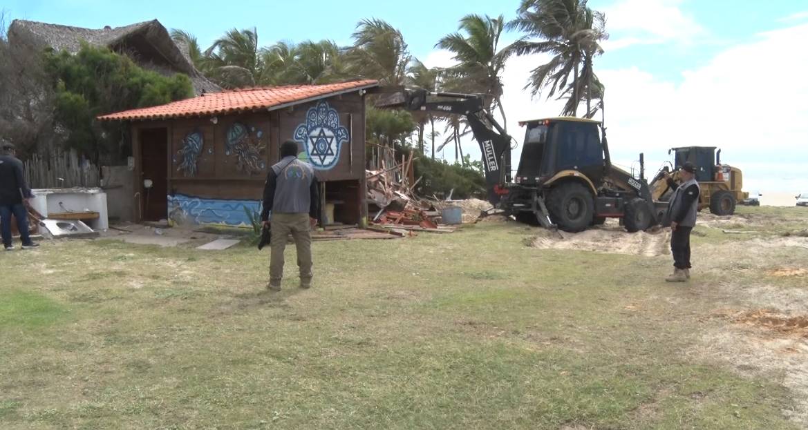 Demolição de barracas na Praia do Futuro reacende impasse entre empresários e União