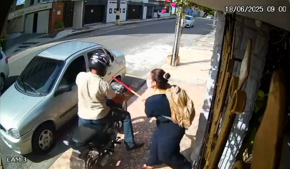 Fisioterapeuta reage com bastão e afugenta assaltante na Aldeota, em Fortaleza