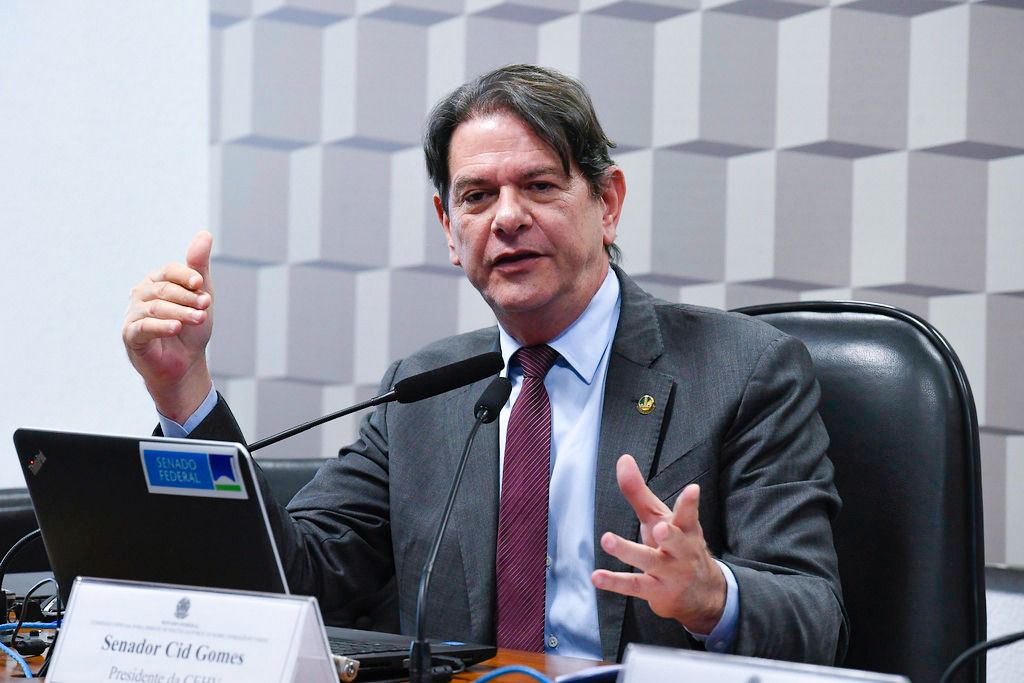 Projeto que libera mais de R$ 600 milhões para Transnordestina tem relatoria de Cid Gomes