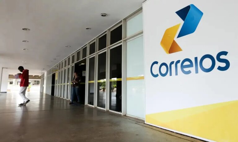 Aposentados do INSS já podem contestar descontos indevidos nas agências dos Correios