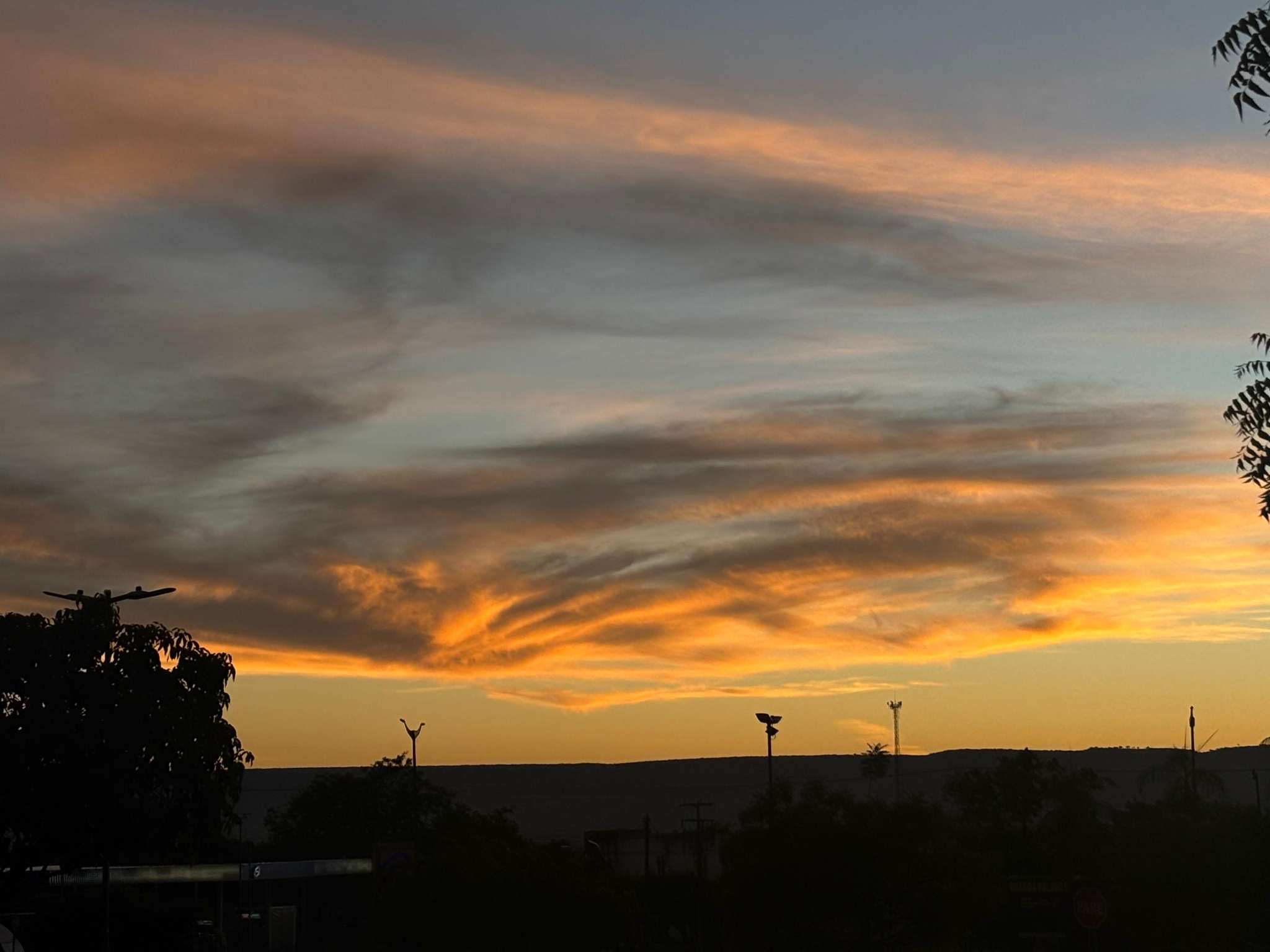 Chuvas isoladas, calor intenso e ventos fortes marcam previsão para o Ceará após feriado de Corpus Christi