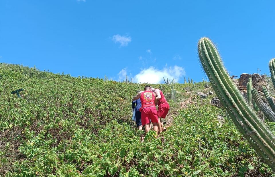 Turista idoso é resgatado após sofrer queda na trilha da Pedra Furada, em Jericoacoara (CE)