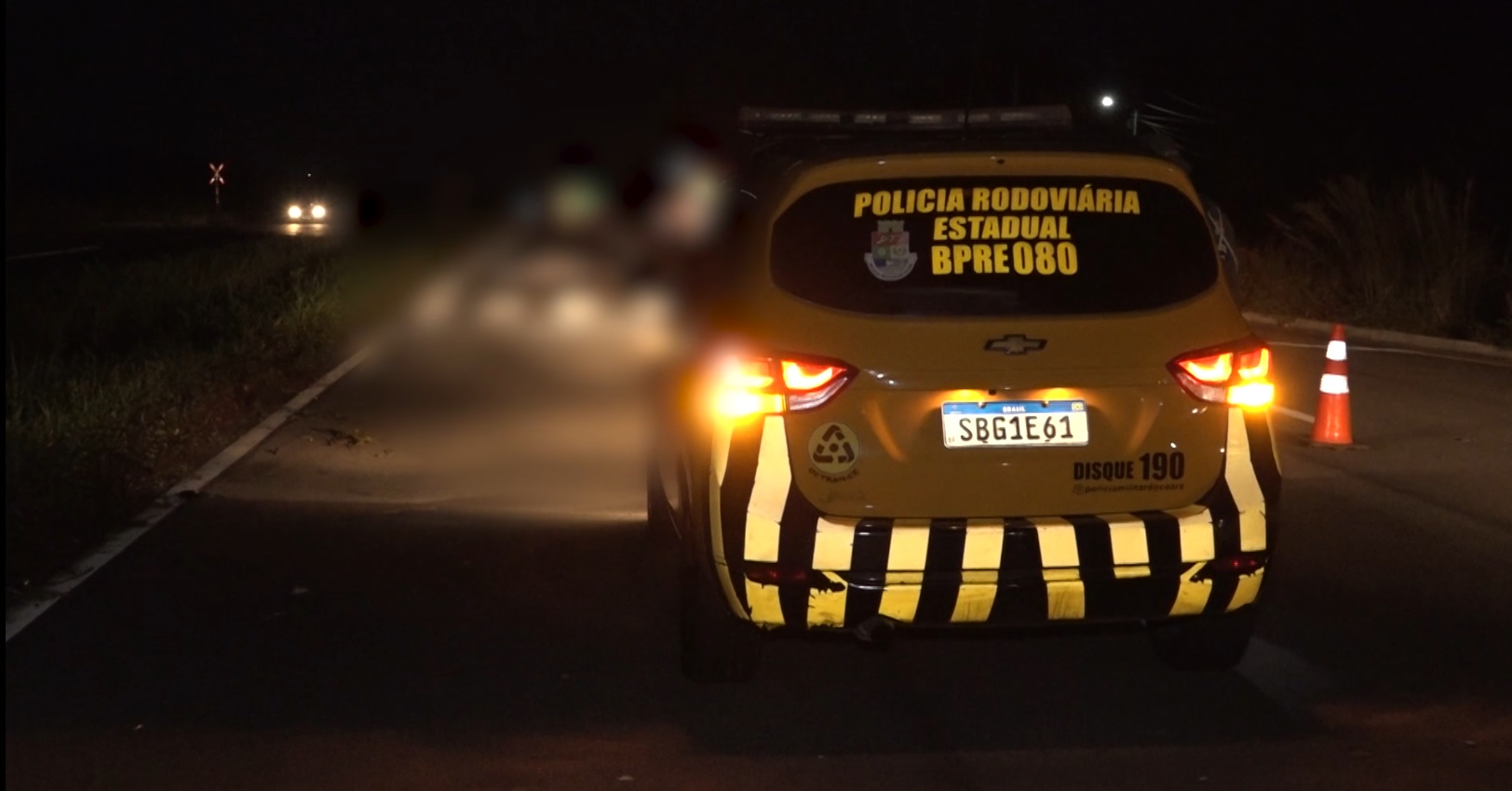 Paraibano morre atropelado na CE-040 e corpo é atingido por mais cinco carros e uma moto