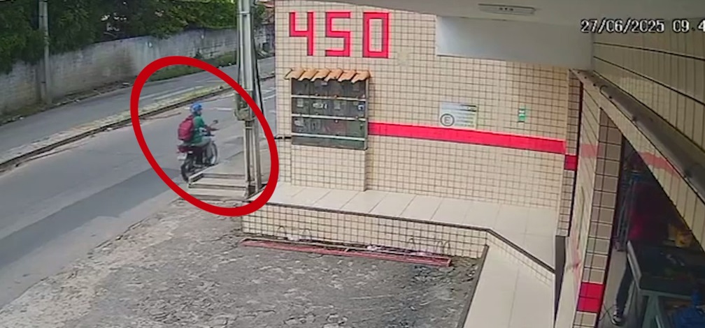 Câmera flagra assalto a mão armada em frigorífico no município de Eusébio, no Ceará