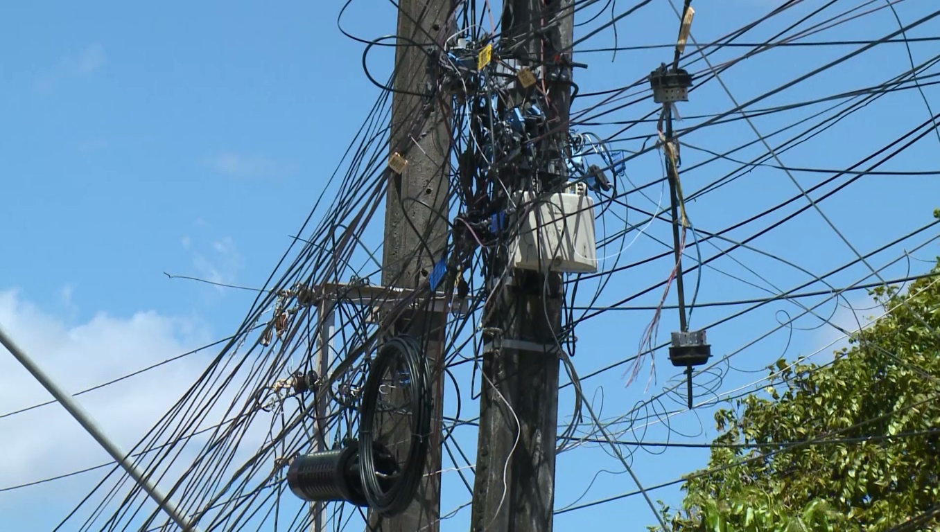 Ceará registra quase 80 acidentes com postes por mês, interrompendo fornecimento de energia