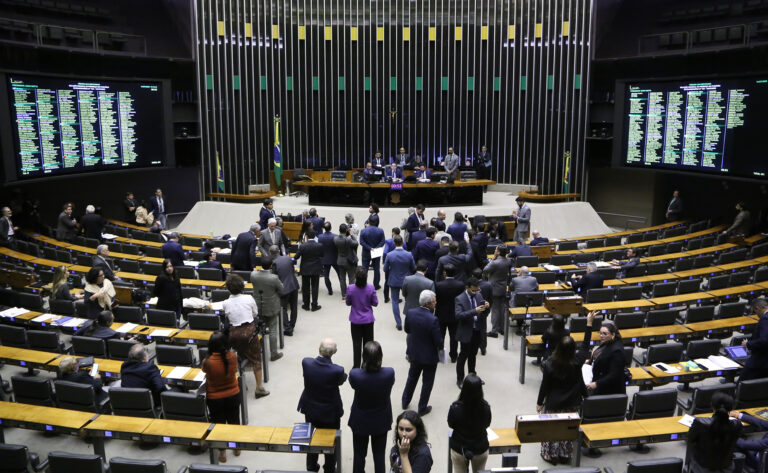 Saiba como os deputados cearenses votaram no “PL da Devastação”