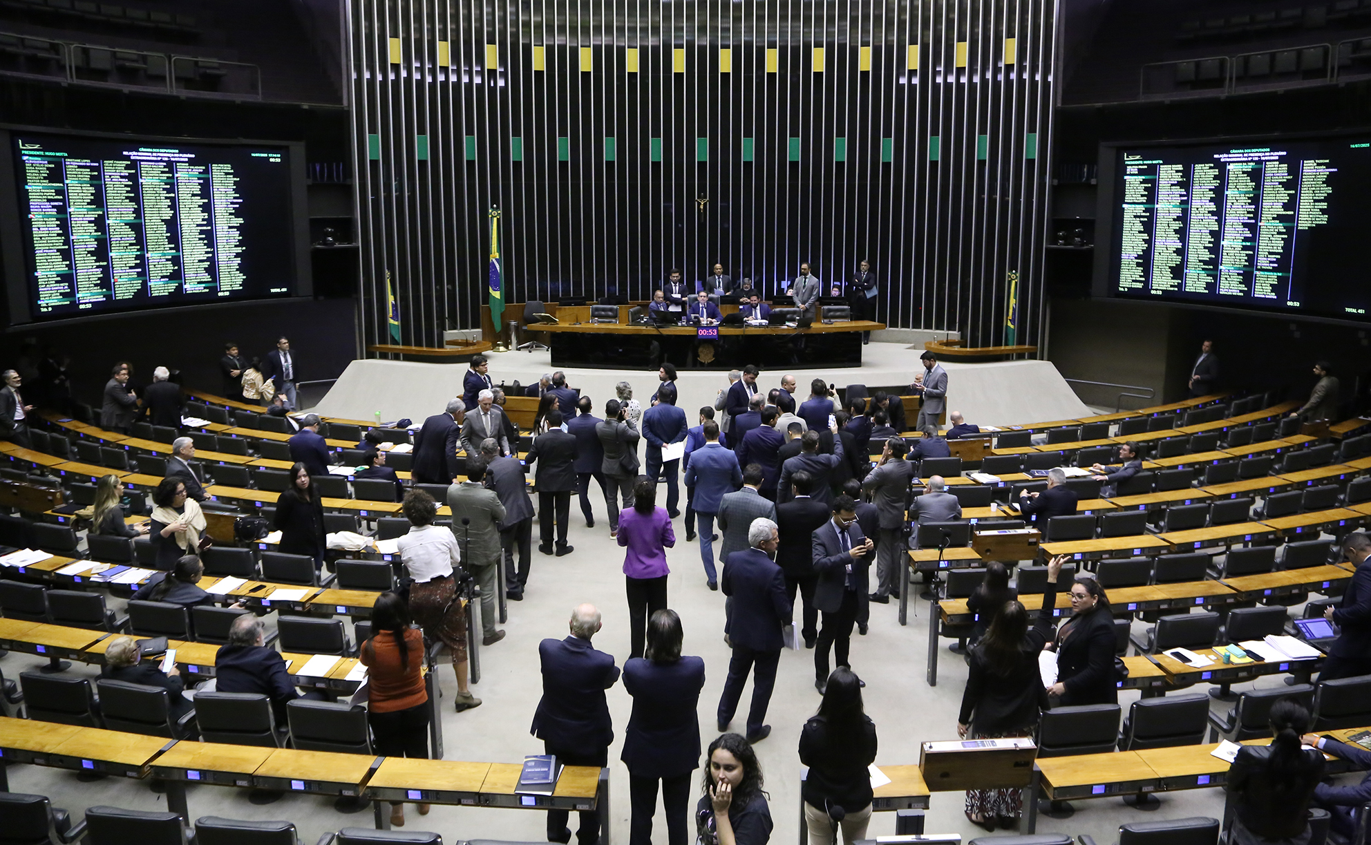 Saiba como os deputados cearenses votaram no "PL da Devastação"