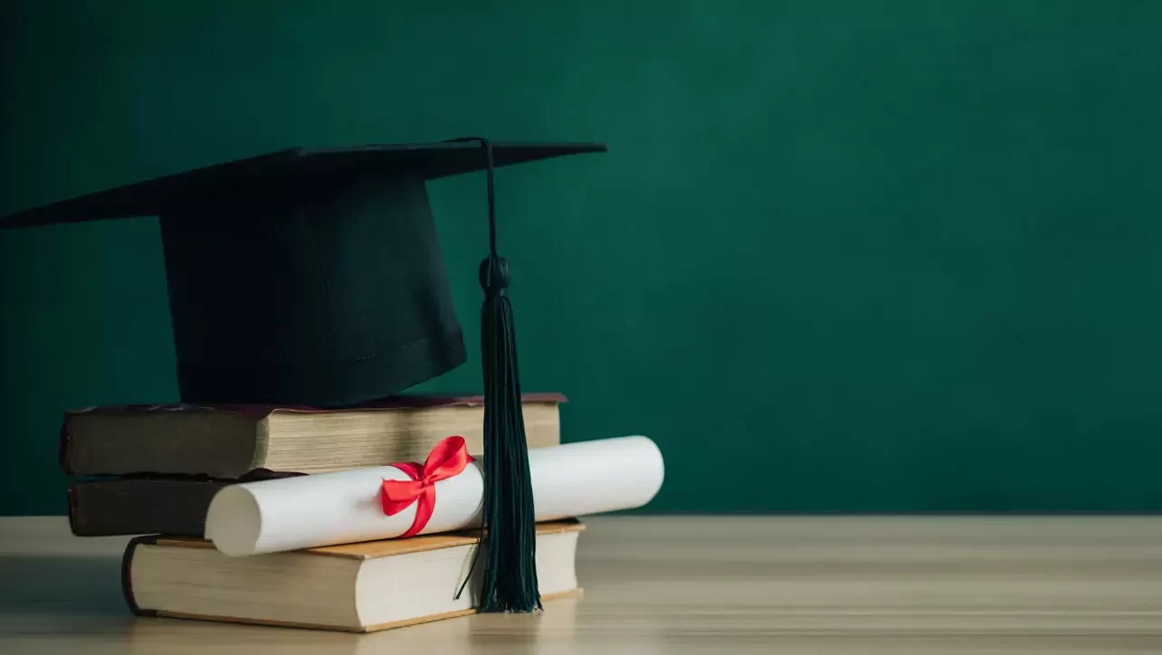 Diploma de papel não será mais entregue a estudantes da graduação; entenda o que muda