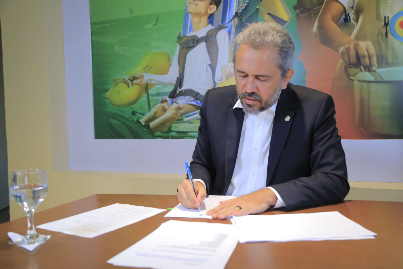 Governador Elmano de Freitas anuncia convocação de 23 aprovados no concurso da Seplag