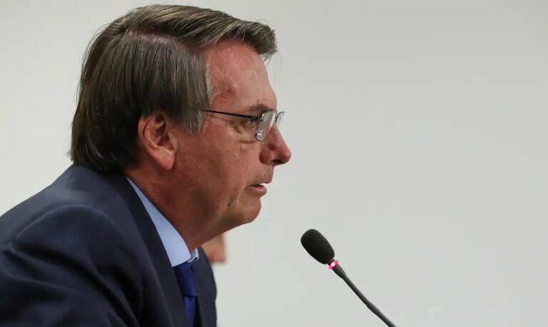 PF faz buscas na casa de Jair Bolsonaro e STF determina que ele usará tornozeleira eletrônica